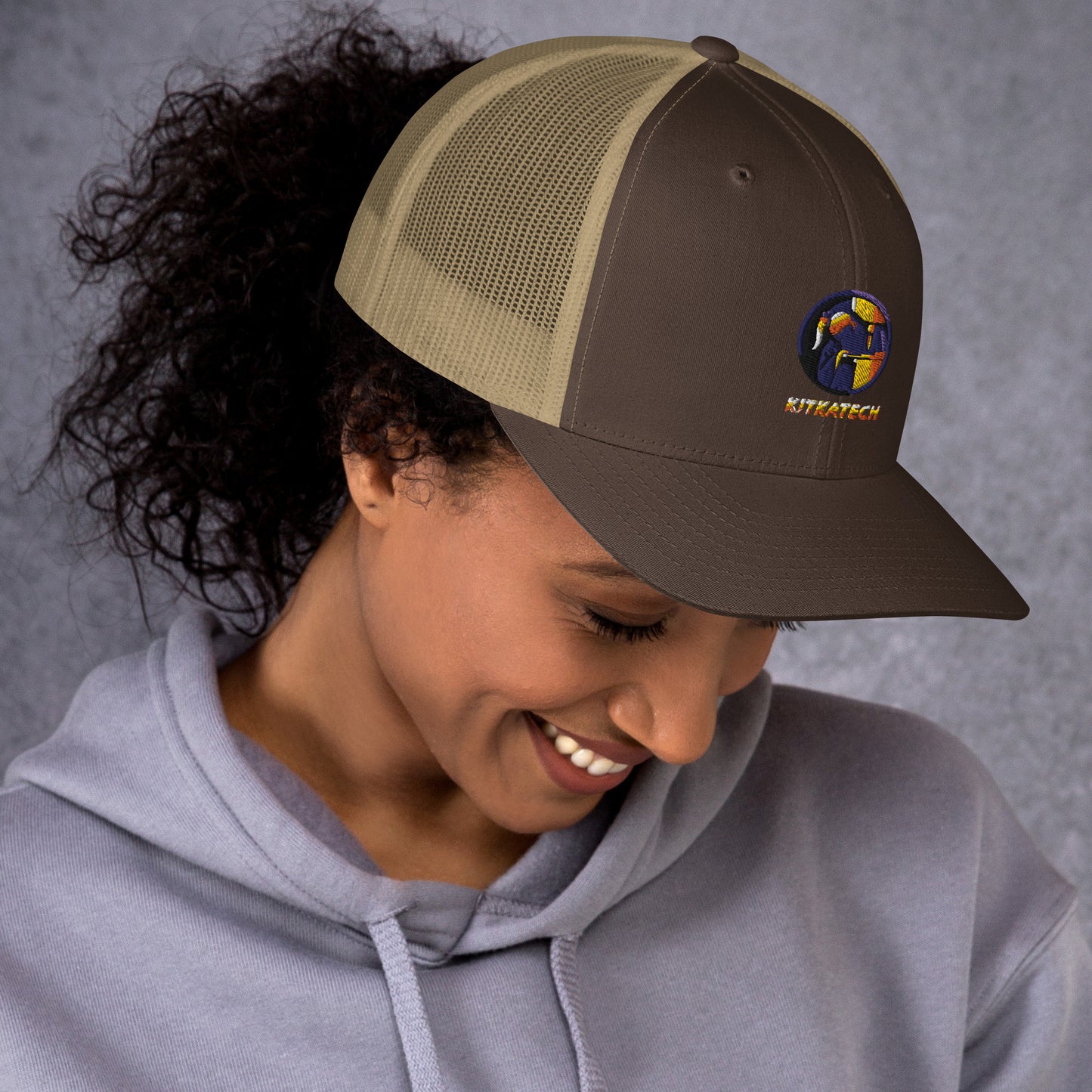 "Kitkatech" trucker lippis