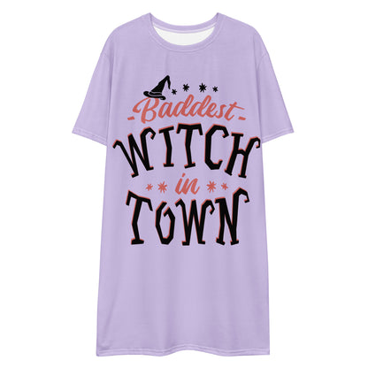 Nachthemd „Baddest Witch“.