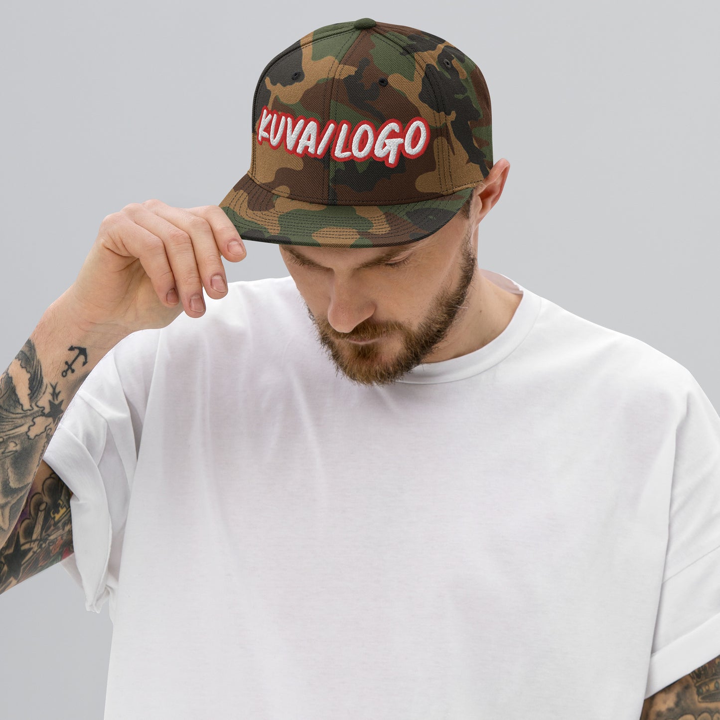 Snapback cap with embroidery