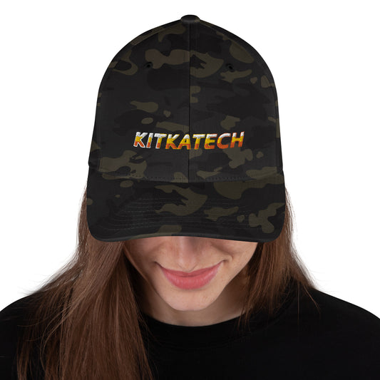 "Kitkatech" dad cap lippis (pelkkä teksti)
