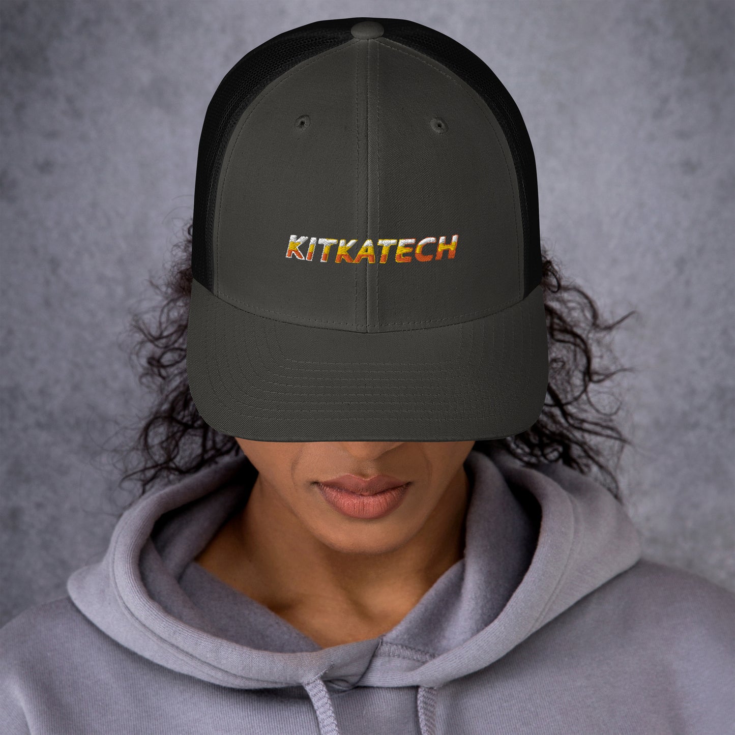 "Kitkatech" trucker lippis (pelkkä teksti)