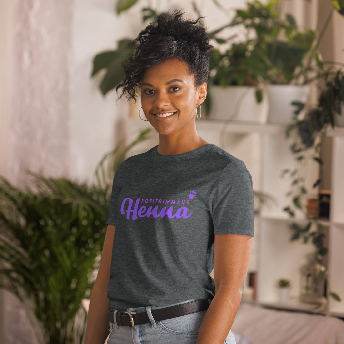 T-Shirt mit der Aufschrift „Home Trimmen Henna“.