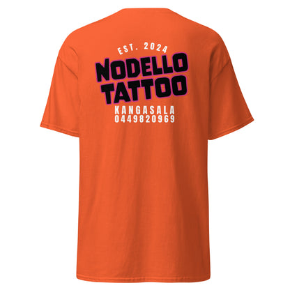 "Nodello Tattoo" unisex t-paita (logo selässä)